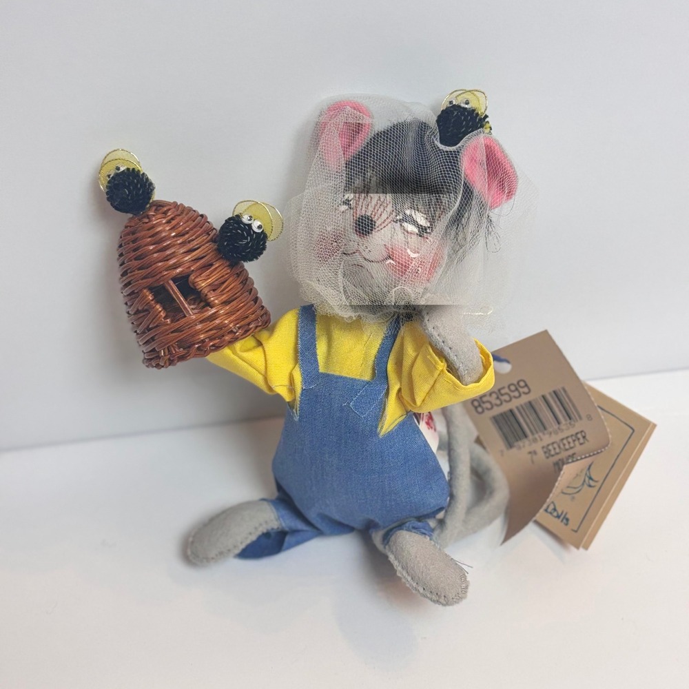 Annalee Dolls 1999 Beekeeper‎ Mouse 7 Inch Felt Doll with Beehive 853599 USA